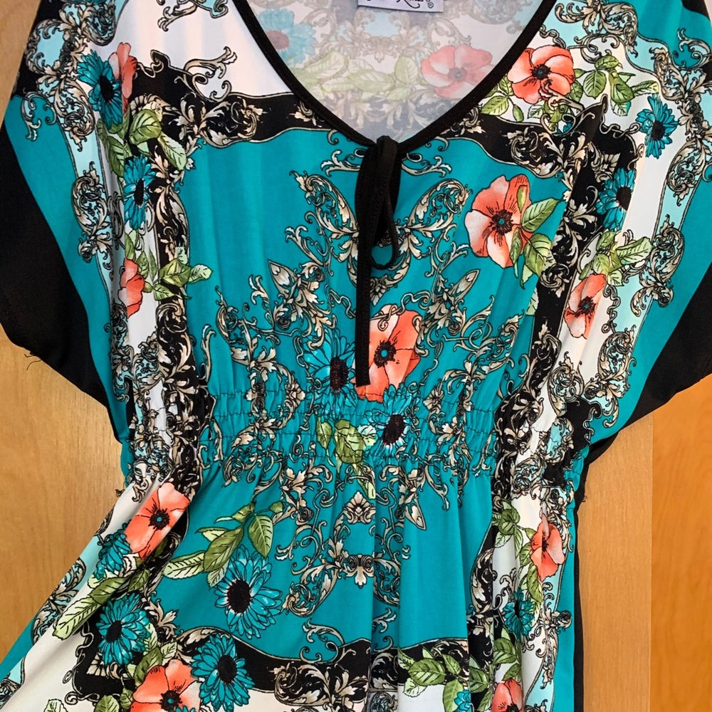 Beautiful dressy top size XL